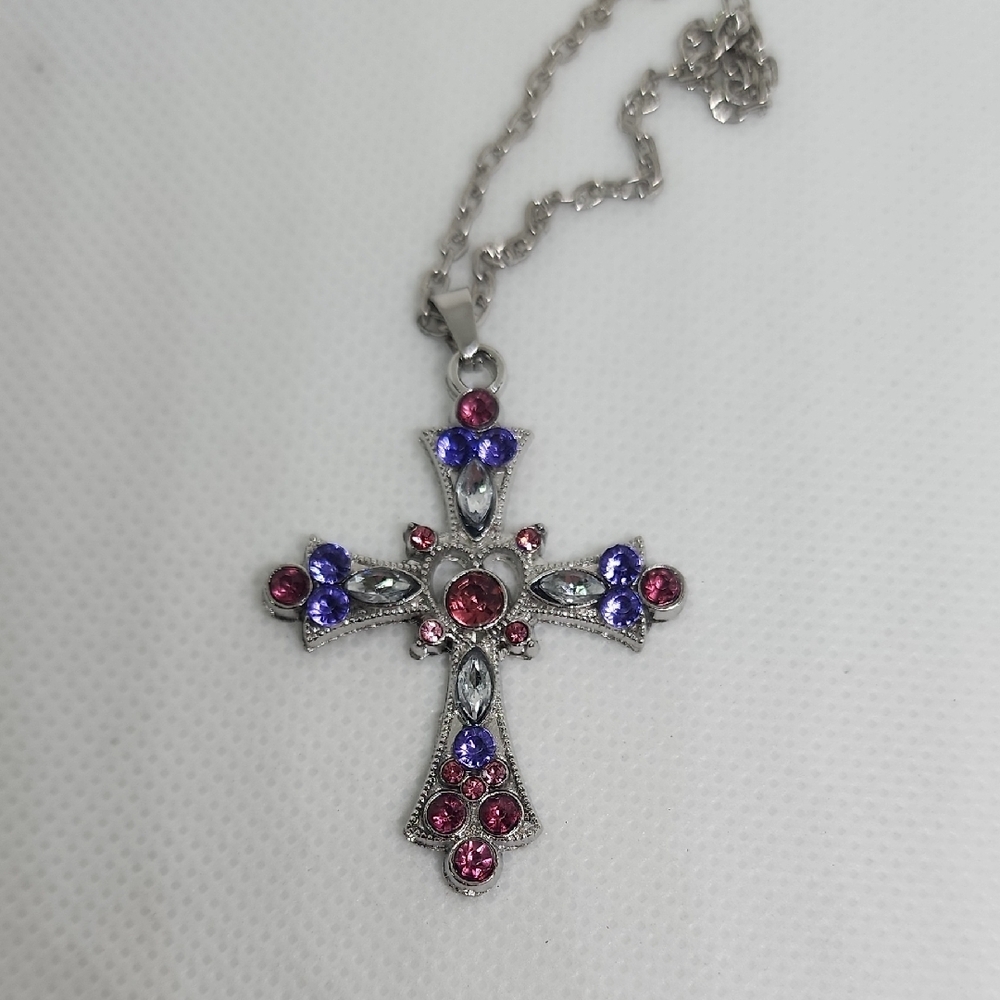 ✨️Elegant Silver Cross Pendant Necklace with Pink and Purple Accents ✨️